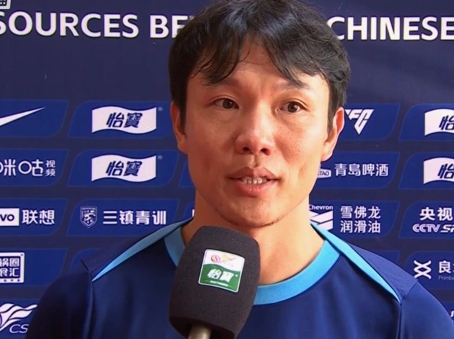 足球报：邓卓翔预计救火2-3轮，莫拉致歉+对解约做出让步
