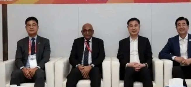 足协主席宋凯会见FIFA秘书长及温格 就深化合作交换意见