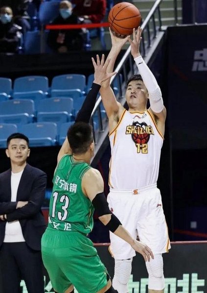 依木兰的中场梳理 陈泽仕的攻守平衡 张志雄的角球任意球以及最后一传 他们三个人有没有可能一起在场上
