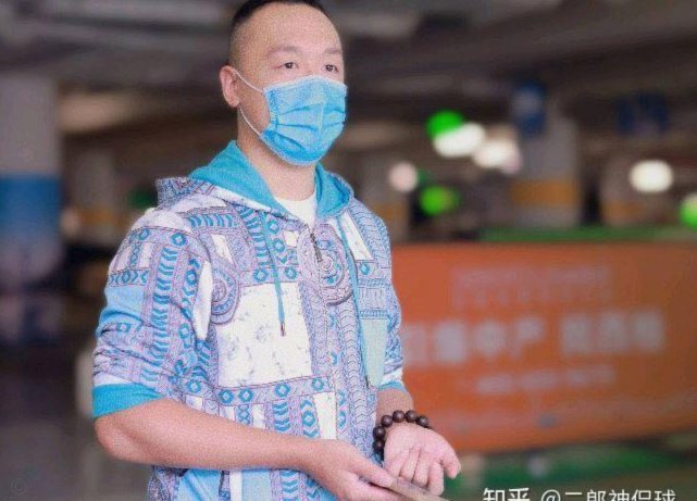 上徐正鹏的时候，张旭尧就不能内收跑战术，或者说，可能真要用徐正鹏还真得换三中卫体系
