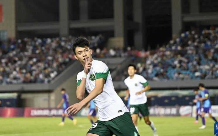季胜攀轻巧脚后跟破门，津门虎2-1浙江