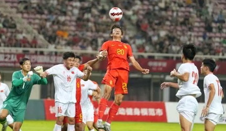 中国男足重返四强，安东尼奥临场变阵破僵