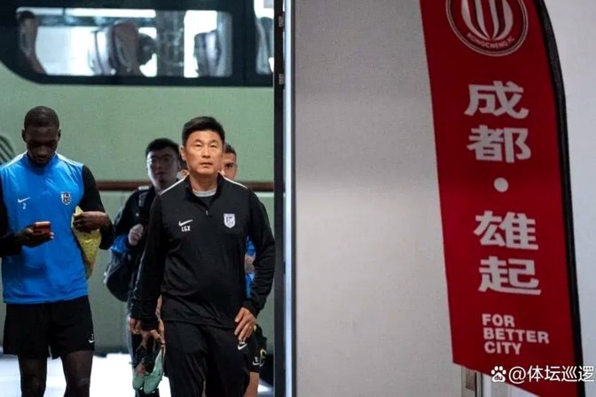 大连胜蓉城！更衣室狂欢，李国旭成焦点