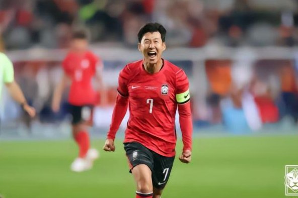 洛杉矶FC球迷喊“你好”引争议